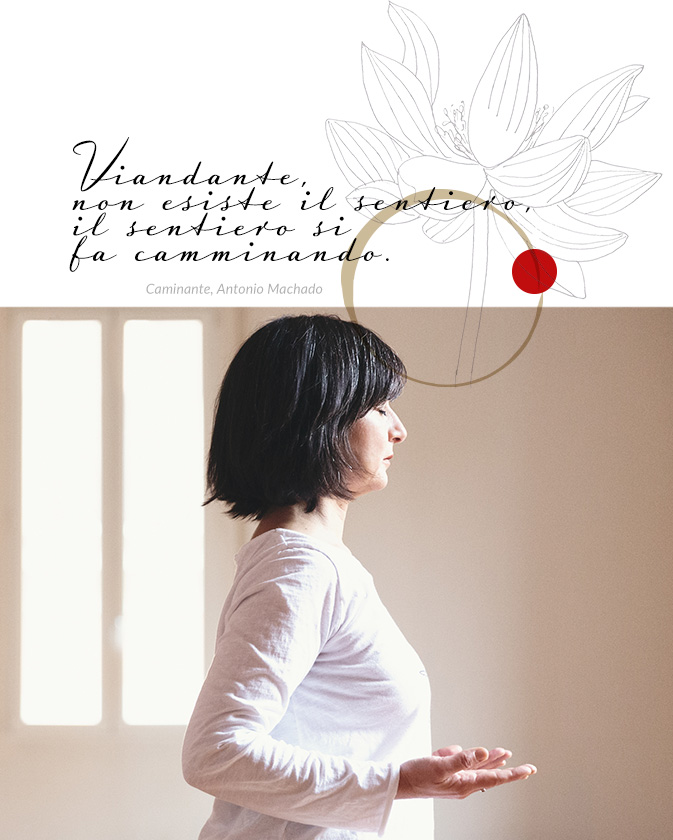 studio yoga - immagine di barbara villa in piedi durante asana